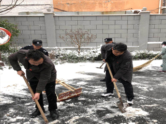 大雪不停，保障不止，第一黨支部組織黨員出動保障群眾出行路