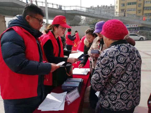 公司志愿者服務(wù)隊(duì)攜手友誼社區(qū)開展“學(xué)雷鋒志愿服務(wù)”活動